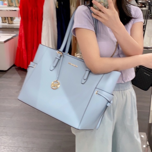 Michael Kors Gilly Jet Set Travel Large Drawstring Top Zip Tote - Picture 6 of 6